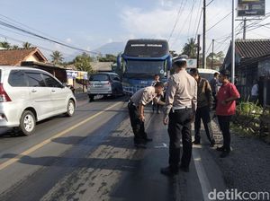 Dua Nyawa Melayang Kala Truk Seruduk Angkot di Sukabumi