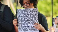 Aksi tersebut menuntut Jaksa Agung untuk segera membentuk tim penyidik Adhoc peristiwa 1998 yang telah diselidiki Komnas HAM sebagaimana diatur dalam Pasal 21 ayat (3) UU No.26/2000 tentang Pengadilan HAM.