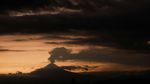 Potret Gunung Popocatepetl di Meksiko Muntahkan Abu Vulkanik