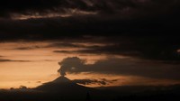 Ini penampakan terkini Gunung Popocatepetl di Meksiko yang kembali memuntahkan abu vulkanik.
