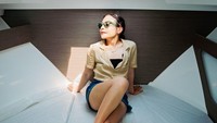 Terlihat kapal tersebut memiliki sofa, meja, toilet hingga kamar kecil untuk rebahan maupun istirahat.