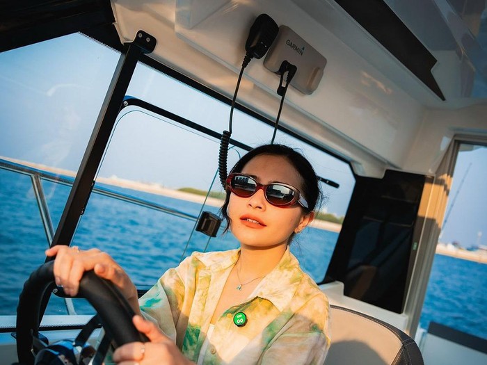 Prilly Latuconsina beli yacht,