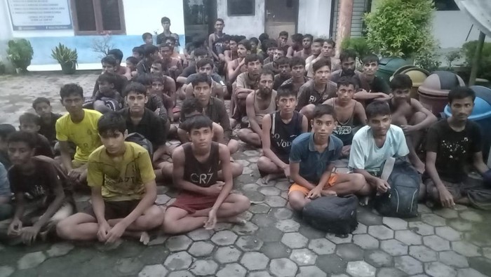 Ratusan imigran Rohingya mendarat di Kecamatan Pantai Labu,  Deli Serdang. (Foto: dok Polresta Deli Serdang).