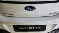 Subaru membanderol BRZ model tahun 2025 ini dengan harga Rp 885 juta OTR Jakarta untuk tipe M/T dan Rp 895 juta untuk tipe A/T.