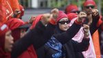 Ribuan Buruh Demo di Patung Kuda, Tuntut Kenaikan Upah 10%