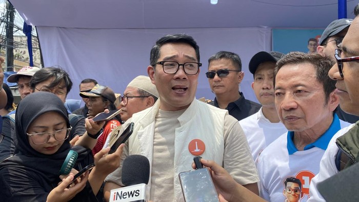 Ridwan Kamil atau RK di Pasar Kebayoran Lama, Jakarta Selatan, Kamis (24/10/2024).