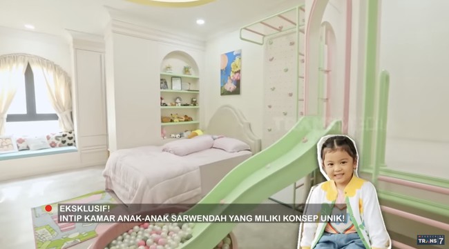 Salah satu kamar anak Sarwendah yang unik seperti sebuah playground. (Foto: YouTube/Trans7 Official)