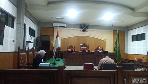 JPU dari Kejari Dompu membacakan tuntutan terhadap terdakwa Syafruddin di PN Mataram Kelas IA Selasa (22/10/2024).