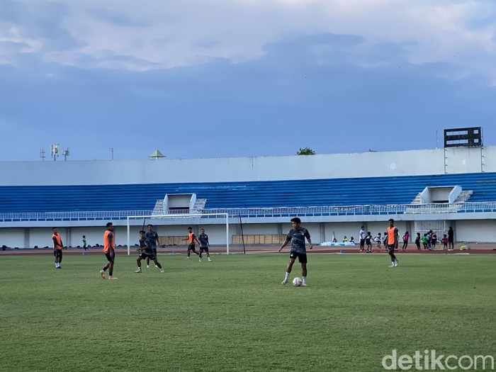Suasana latihan PSIM Jogja di Stadion Mandala Krida, Kota Jogja, Kamis (24/10/2024).