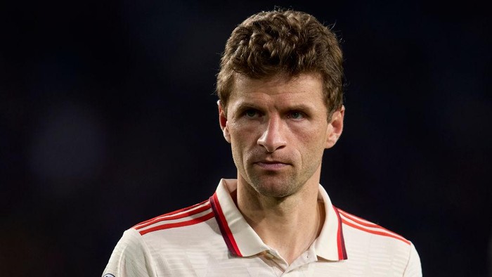 BARCELONA, SPAIN - OCTOBER 23: Thomas Muller of FC Bayern München looks on after the UEFA Champions League 2024/25 League Phase MD3 match between FC Barcelona and FC Bayern München at Estadi Olimpic Lluis Companys on October 23, 2024 in Barcelona, Spain. (Photo by Ion Alcoba Beitia/Getty Images)