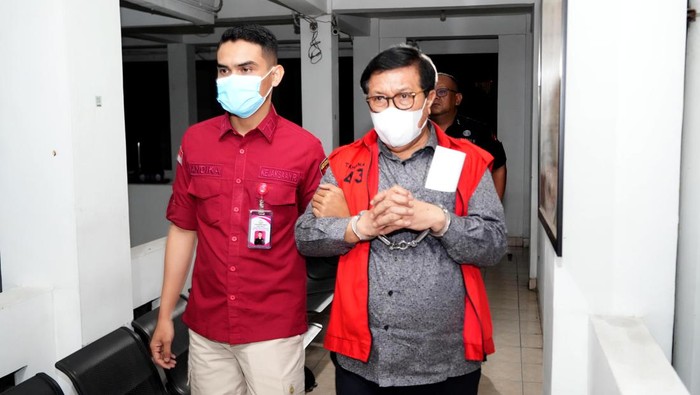 Trio Hakim PN Surabaya mengenakan Rompi Tahanan Kejati Jatim