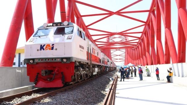 Uji coba rel layang Joglo Uji beban jalur Kereta Api (KA) elevated simpang joglo, Kecamatan Banjarsari, Kota Solo, Kamis (24/10/2024)