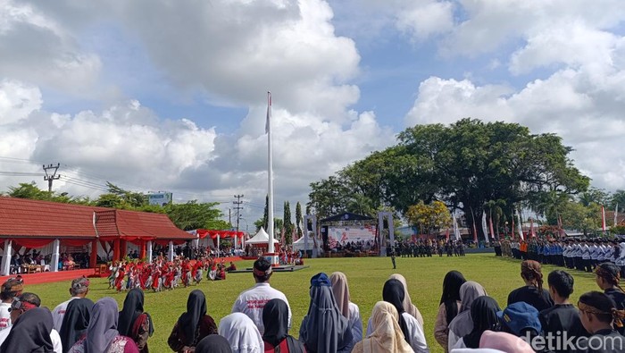Upacara HUT ke-12 Pangandaran di Alun-alun Parigi