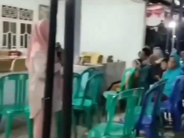 Video Cabup Mesuji Elfianah ajak warga pilih dia jika ingin masuk surga.
