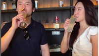 Ini adalah momen Vietyana Chloe dan Nicholas Sean saat mengikuti kelas membuat mocktail bersama di kawasan Gading Serpong. Foto: Instagram @vietyanachloe