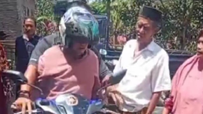 Warga amankan pria diduga hendak menculik anak perempuan di Maros.