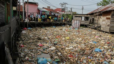 Jorok! Sungai Kahayan Palangka Raya Penuh Sampah