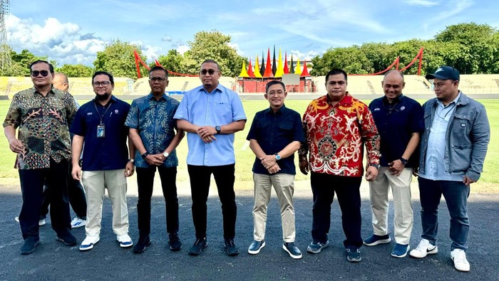 Andre Rosiade meninjau pembangunan Stadion Haji Agus Salim milik Semen Padang FC.
