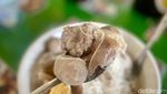 Renyah Gurih Bakso Gobar Topping Tetelan yang Diantre Panjang