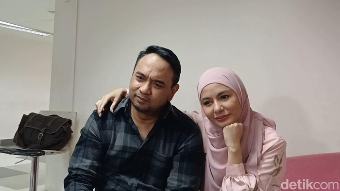 Bebi Romeo dan Meisya Siregar