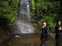 Viral Curug Ceret Naringgul, Tak Perlu Trekking Ada di Tepi Jalan Cianjur