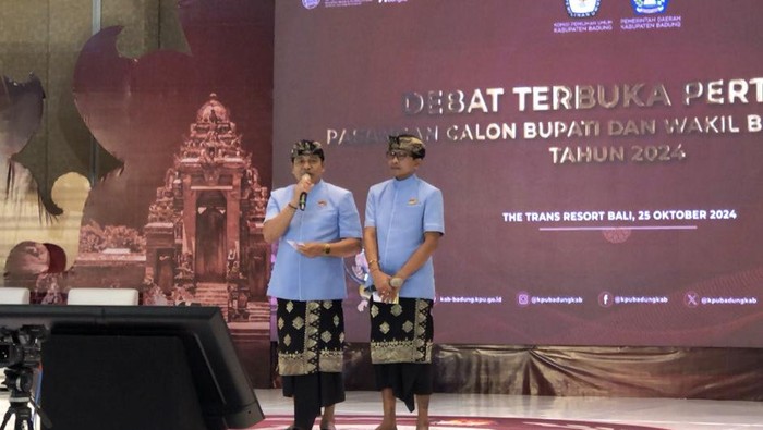 Pasangan Suyadinata dalam debat terbuka Pilbup Badung di Trans Resort, Badung, Jumat (25/10/2024). (Ida Bagus Putu Mahendra/detikBali)