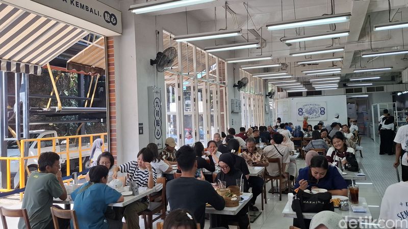 Dimsum Sembilan Ayam: Gurih Hangat Dimsum Halal Kebanggaan Wargi Bandung