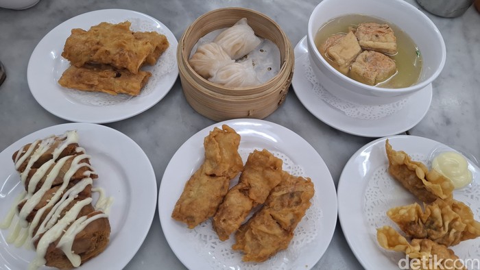Dimsum Sembilan Ayam: Gurih Hangat Dimsum Halal Kebanggaan Wargi Bandung