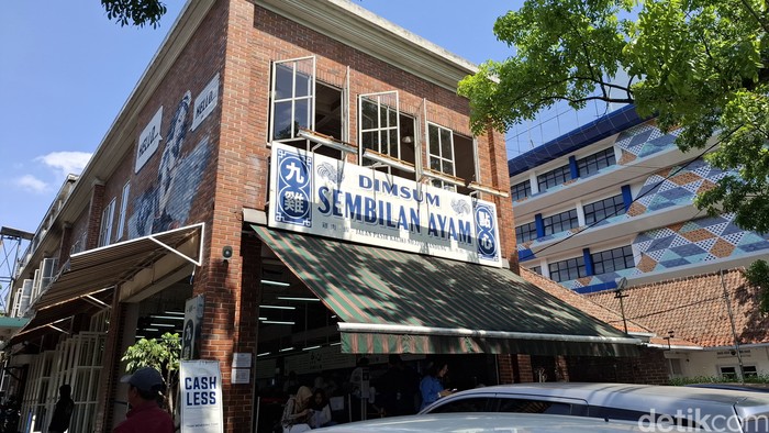 Dimsum Sembilan Ayam: Gurih Hangat Dimsum Halal Kebanggaan Wargi Bandung