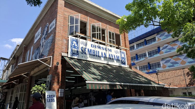 Dimsum Sembilan Ayam: Gurih Hangat Dimsum Halal Kebanggaan Wargi Bandung