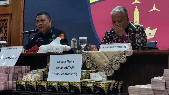 Direktur Penyidikan (Dirdik) Jaksa Agung Muda Tindak Pidana Khusus (Jampidsus) Abdul Qohar dalam jumpa pers di Kejagung, Jumat (25/10/2024).