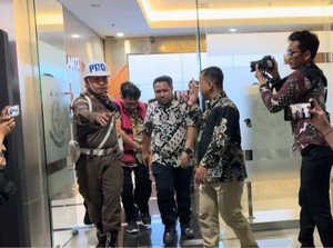Penangkapan Zarof Eks Pejabat MA dan Temuan Uang Rp 920 M-Emas 51 Kg