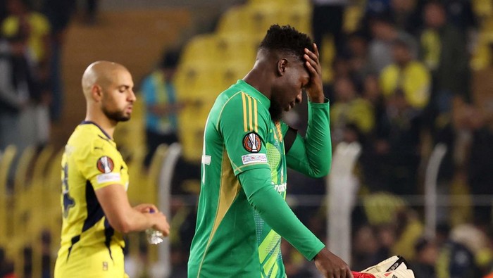 Soccer Football - Europa League - Fenerbahce v Manchester United - Sukru Saracoglu Stadium, Istanbul, Turkey - October 24, 2024
Manchester Uniteds Andre Onana reacts after the match REUTERS/Umit Bektas