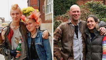 Punks Tina Tarr dan pasangannya Dog difoto di dekat Katedral di Peterborough ketika Tina berusia 18 tahun. Pasangan itu meninggalkan kota pada tahun 1990-an dan pergi bepergian. Mereka memiliki anak kembar, tetapi tidak lagi bersama. Tina sekarang tinggal di Dorset dan membuat produk willow dan menjadi tuan rumah lokakarya tenun. Anjing melakukan peletakan pagar dan berkebun dan tinggal di Wales Barat Daya. Saya ingat foto yang diambil, itu adalah waktu yang brilian. Saya memiliki berbagai gaya rambut punk selama beberapa tahun, kata Tina. Anjing menambahkan: Itu adalah waktu yang menyenangkan, saya masih memiliki rambut saat itu. Foto: Chris Porsz Via Boredpanda