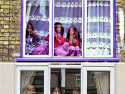 Foto yang Dibuat Ulang Setelah 30 Tahun Bikin Tercengang