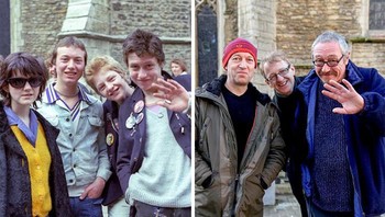 Punk (r hingga l) John Church, Gary Beckett, Ade Lawrence dan Pippa Hodgson difoto di Cathedral Square, mengenakan lencana pin. John, yang sekarang menjadi pelukis dan dekorator di kota, berkata: Anak-anak lain adalah teman sekolah dan Pippa adalah teman bersama. Kami biasa nongkrong bersama dan mendengarkan musik punk. Saya pikir saya berusia sekitar 15 tahun dan hampir menjadi seorang punk. John masih berteman dengan Ade dan mereka bermain di sebuah band bersama. Gary beremigrasi ke Australia, di mana dia bekerja sebagai manajer proyek dan Pippa sekarang tinggal di Spanyol. Foto: Chris Porsz