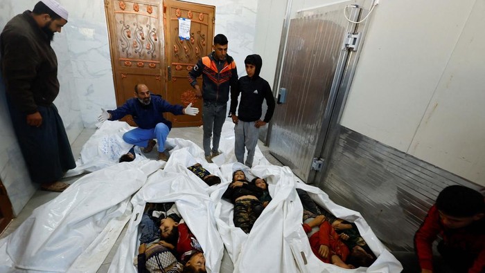 Ini Bukti Israel Bunuh Anak-anak Gaza SENSITIVE MATERIAL. THIS IMAGE MAY OFFEND OR DISTURB
A mourner reacts next to the bodies of Palestinian children killed in Israeli strikes, in Khan Younis in the southern Gaza Strip October 25, 2024. REUTERS/Mohammed Salem