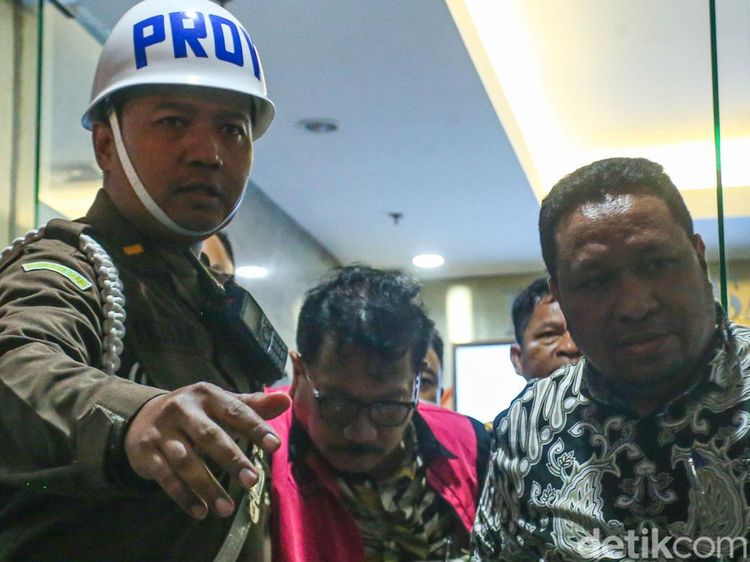 Ini Tampang ZR Eks Pejabat MA Makelar Urus Suap Kasasi Ronald Tannur