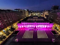 Istana Pemerintah Chile Menyala Pink Peringati Bulan Kesadaran Kanker Payudara