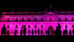 Istana Pemerintah Chile Menyala Pink Peringati Bulan Kesadaran Kanker Payudara