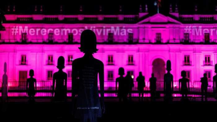A drone view shows La Moneda government palace lit up in pink light as part of the breast cancer awareness month, in Santiago, Chile October 24, 2024. REUTERS/Ivan Alvarado