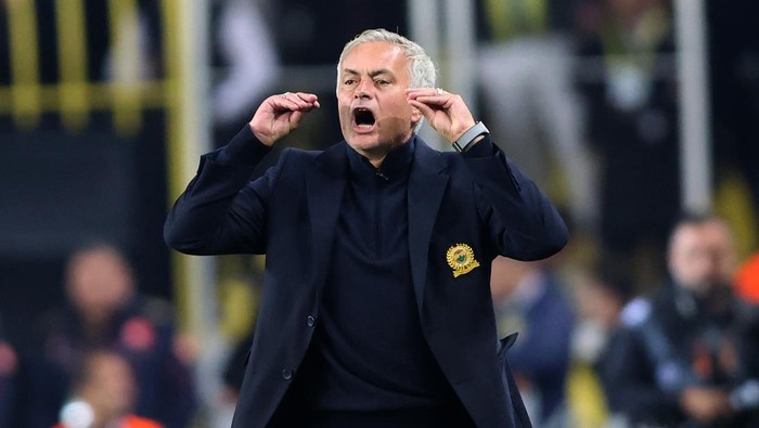 ISTANBUL, TURKEY - OCTOBER 24: Jose Mourinho, Head Coach of Fenerbahce SK, reacts during the UEFA Europa League 2024/25 League Phase MD3 match between Fenerbahce SK and Manchester United at Fenerbahce Suekrue Saracoglu Spor Kompleksi on October 24, 2024 in Istanbul, Turkey. (Photo by Ahmad Mora - UEFA/UEFA via Getty Images)