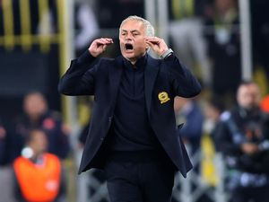 Emosi Mourinho Usai Fenerbahce Ditahan Imbang