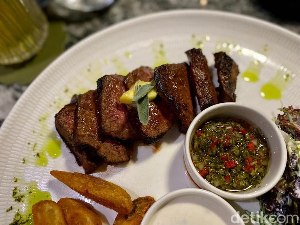 Juicy! Ada Hanger Steak dan Nasgor Kambing di Resto Kekinian Bandung