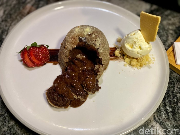 Juicy! Ada Hanger Steak dan Nasgor Kambing di Resto Kekinian Bandung