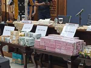 Kejagung Sita Duit Rp 920 M-51 Kg Emas dari Eks Pejabat MA Zarof Ricar