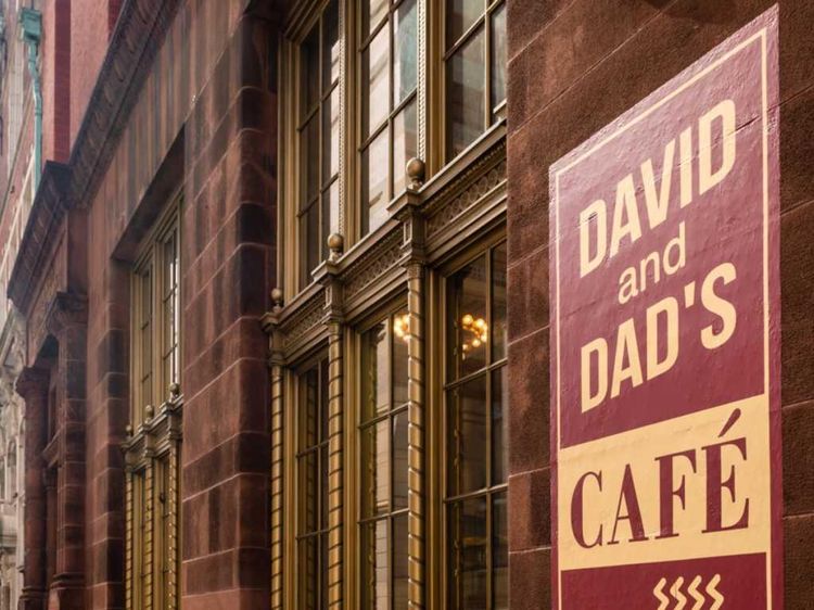 Keren! Bekas Bank Bersejarah Ini Disulap Jadi Kafe Unik