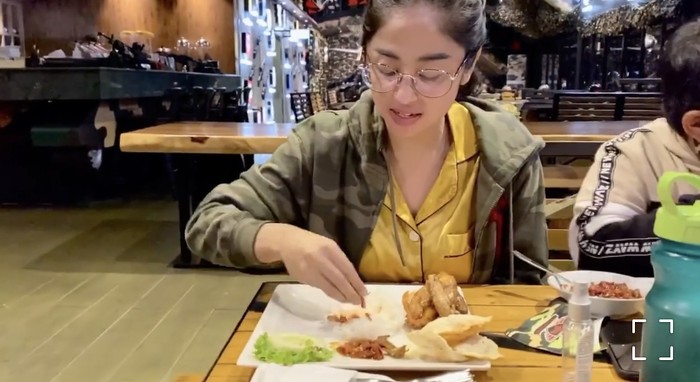 Keseruan Dewi Perssik sa gule k Sambel hingga Masak di Rumah Keseruan Dewi Perssik sa gule k Sambel hingga Masak di Rumah