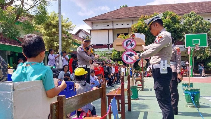 Keseruan Siswa-siswi Kota Batu Saat Simulasi Tertib Lalu Lintas