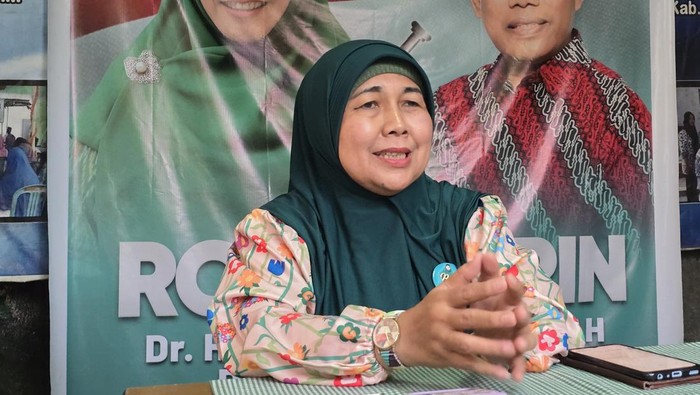 Ketua Tim Relawan Perempuan Srikandi Rohmi-Firin, Baiq Diyah Ratu Ganefi, saat ditemui detikBali di Mataram, Jumat (25/10/2024). (Helmy Akbar/detikBali)